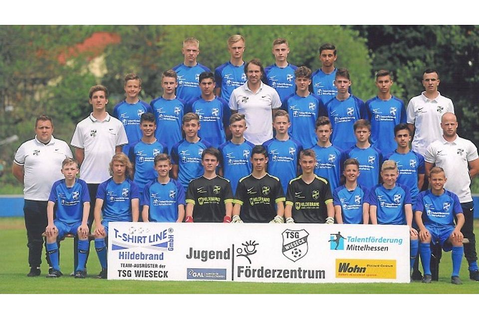 Vor dem Start in die Regionalliga: Die C-Junioren der TSG Wieseck mit Cheftrainer René Möbus (dritte Reihe Mitte).	Foto: Durst/TSG