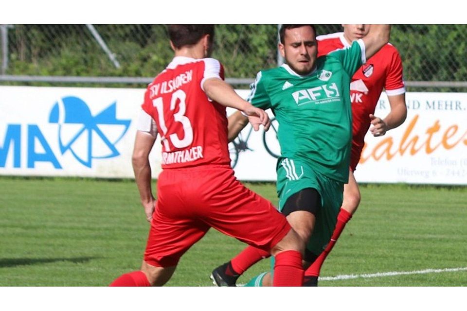 Eine Szene aus der Partie des Gastgebers SC Bühlertann (grüne Trikots) gegen die zweite Mannschaft des TSV Ilshofen II, die Bühlertann mit 1:0 gewinnt. Foto: Hartmut Ruffer