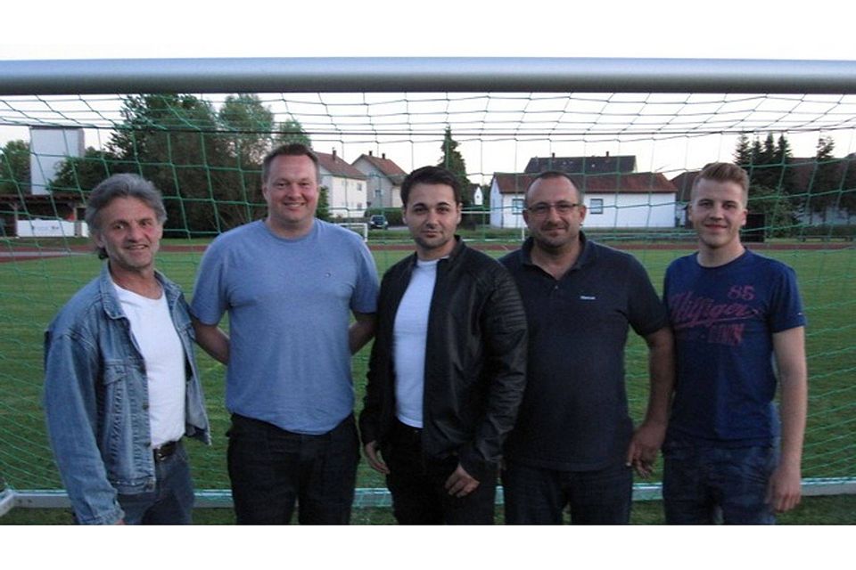 Toni Ora (mi.) wird neuer Co-Trainer beim FC Neufahrn. F.:FCN
