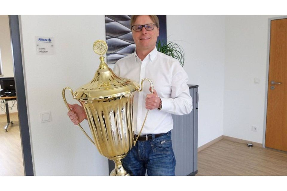 Neu in diesem Jahr ist der Wanderpokal des Ehinger Glocker-Cups, der von Bernd Allgäuer gestiftet wird. Foto:Herbert Geiger