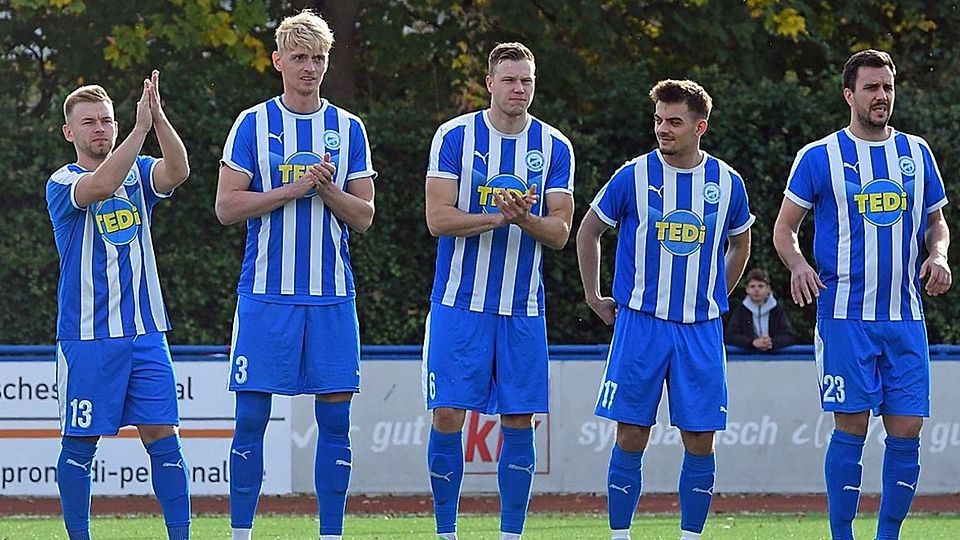 Sebastian Lötters (2. von links) wird nur noch bis zum Sommer das Trikot des FC Brünninghausen tragen.