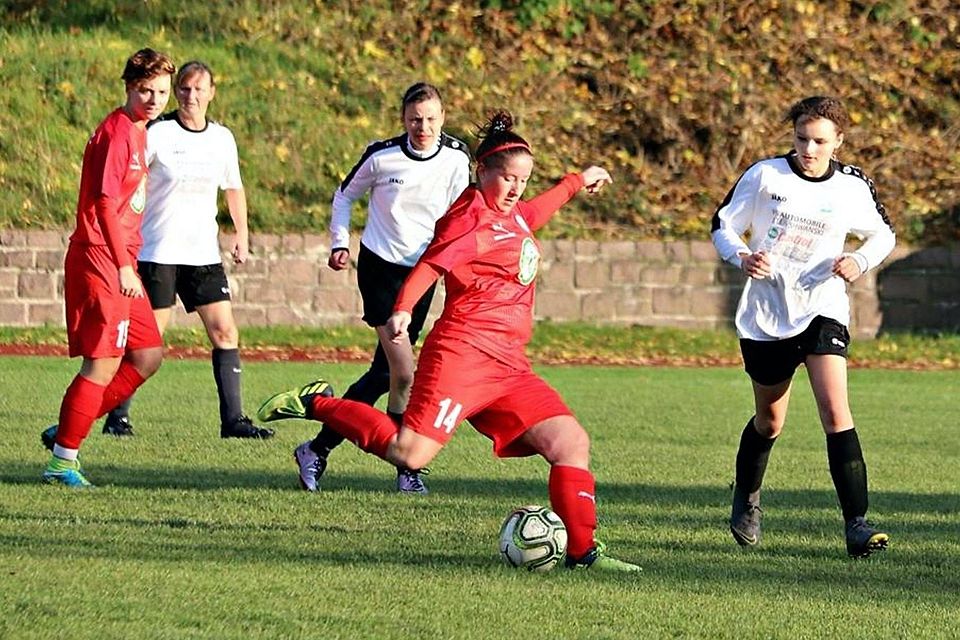 Die Damen des Halleschen FC (rot) und der SG Dabrun/Jessen (weiß) könnten sich wieder treffen.