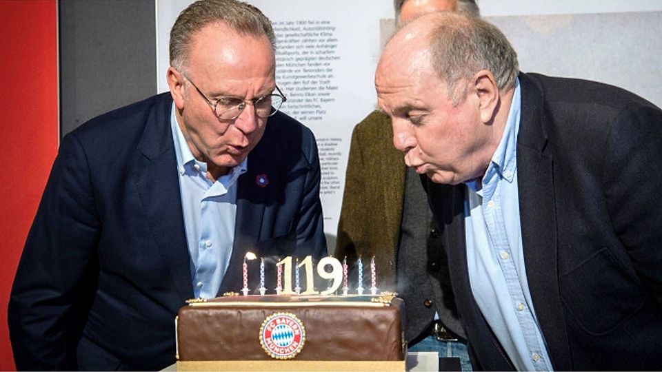 Beim 119. Geburtstag des FC Bayern fordert Rummenigge Trophäen.  dpa / Sina Schuldt
