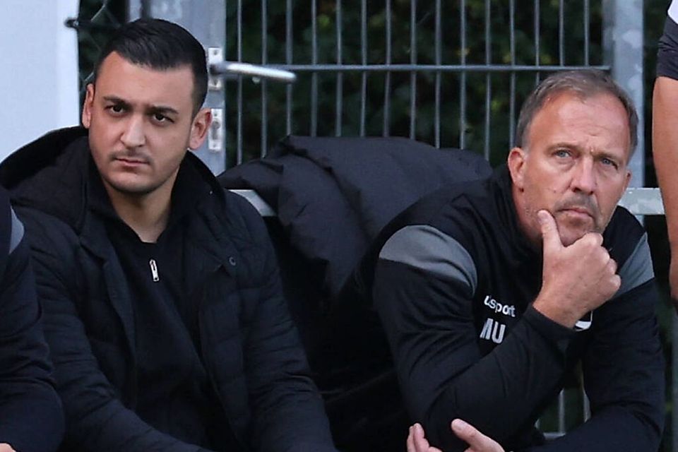 Matthias Uhing (rechts), neuer Chefcoach beim FC 08 Villingen, war zufrieden mit der Leistung seines Teams. 