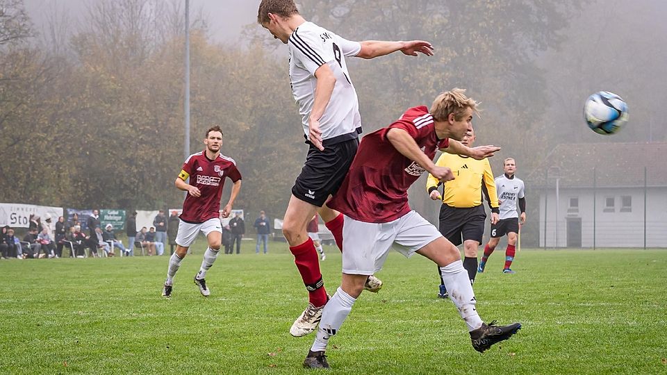 SC Wall (in Weiß) gegen SG Waakirchen/Schaftlach (in Rot) A-Klasse 4