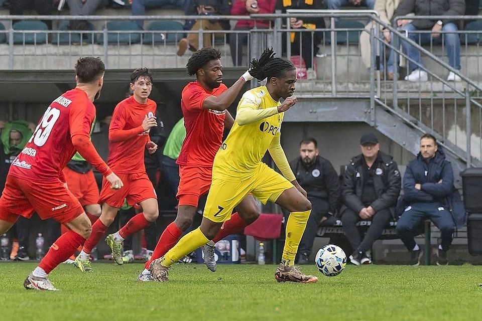 Johann Noubissi Noukumo (r.) wechselt nach Monheim. Johann Noubissi Noukumo (r.) wechselt nach Monheim.
