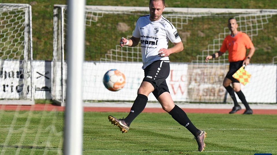 Johann Lauerer geht auch in der kommenden Saison für den SV Neuhausen/Offenberg auf Torejagd.