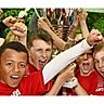 So freut sich der Ostwestfale: Im Vorjahr gewann die Mannschaft von Arminia Bielefeld nach Neun-Meter-Schießen den Sportshop-Anton-Cup Foto: Günter E. Bergmann