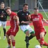 Der nächste Gegner wartet: Die Peitinger (in Rot, hier Christoph Enzmann, li., und Tobias Strommer, am Ball) bekommen es nach dem TSV Landsberg II nun mit dem SV Lohhof zu tun.