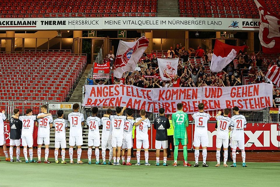 Aufstieg verpasst – die Fans feierten die „Amateure“ des FC Bayern zum Saisonabschluss trotzdem.