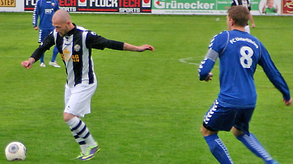 Der bislang für den TSV Schwabmünchen aktive Manuel Müller (links) geht künftig für den Landesligisten SV Mering auf Torjagd.  Foto: Manfred Stahl