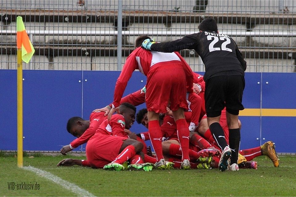Ähnlich jubeln wollen die U17-Junioren des VfB Stuttgart heute Nachmittag nach dem Spiel beim Tabellenletzten 1. FC Saarbrücken. F: Lommel