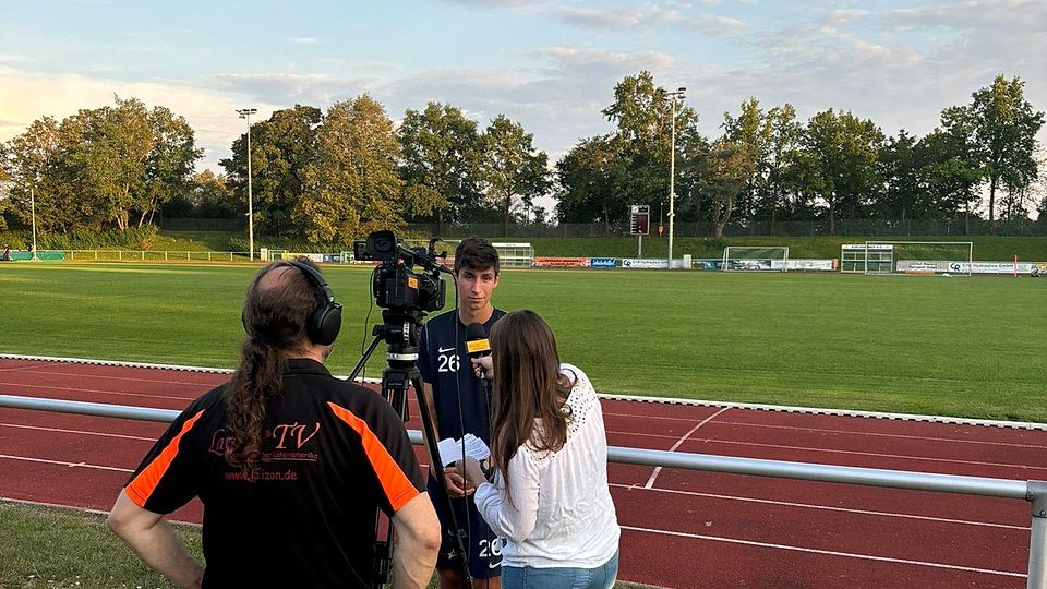 Begehrter Gesprächspartner: Gonzalo Lopez Guerena im Fernseh-Interview.