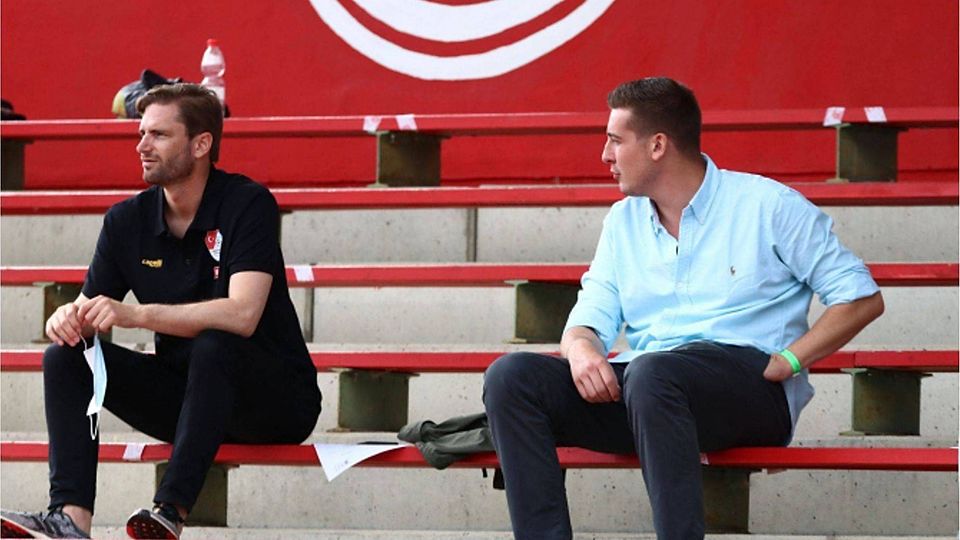 Einige Türkgücü-Fans benahmen sich beim Test gegen Wacker Innsbruck daneben, der Sportliche Leiter Roman Plesche (li.) und Geschäftsführer Max Kothny werden der Sache auf den Grund gehen.