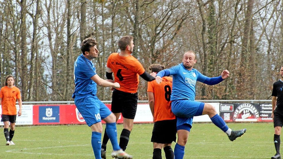 Der FSV Reimlingen (links Spielertrainer Dominik Kohnle) büßte ganz spät zwei Punkte gegen den FC Maihingen ein.
