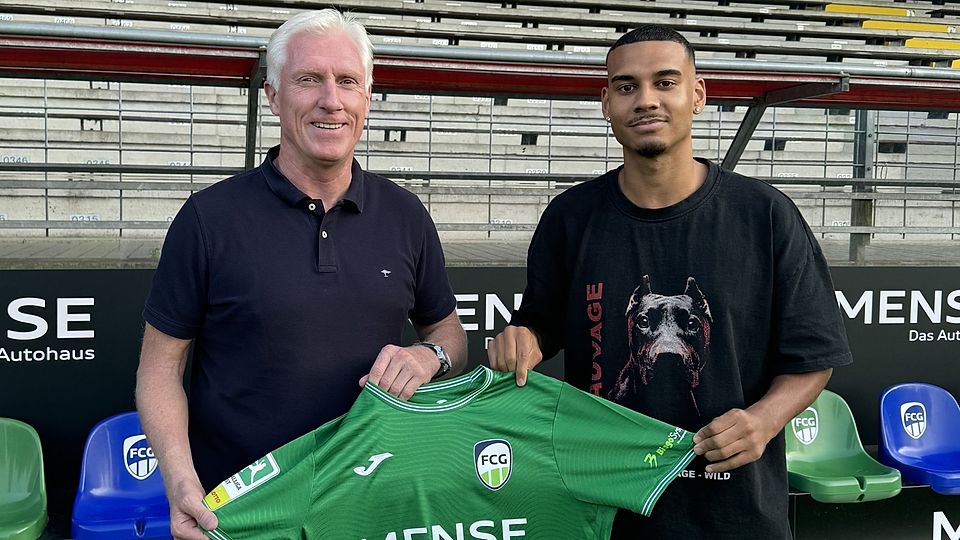 Güterslohs Sportlicher Leiter Rob Reekers (links) mit David Winke.