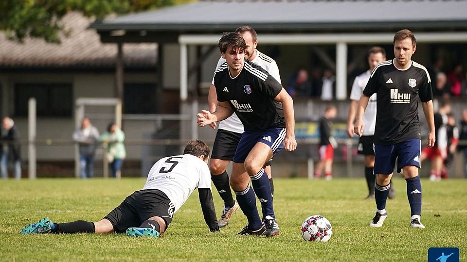 Nach zuletzt mehreren starken Auswärtsspielen in Folge stolperte das Team von SV Winterbach-Trainer Marius Hirsch (in weiß, am Boden) in der Fremde überraschend.