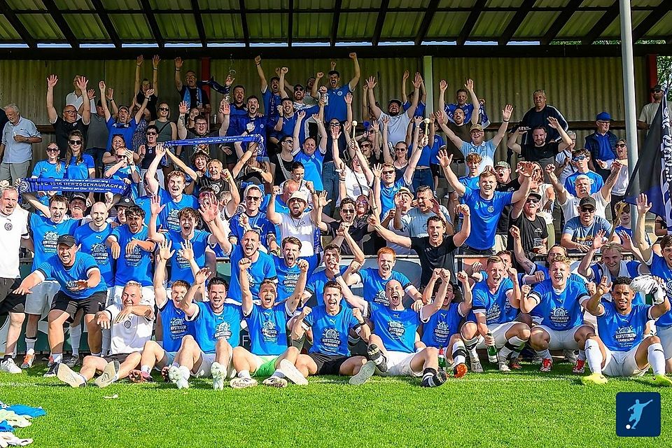 Loddars Heimatverein: Der 1. FC Herzogenaurach feiert den Landesliga-Aufstieg. Loddars Heimatverein: Der 1. FC Herzogenaurach feiert den Landesliga-Aufstieg.