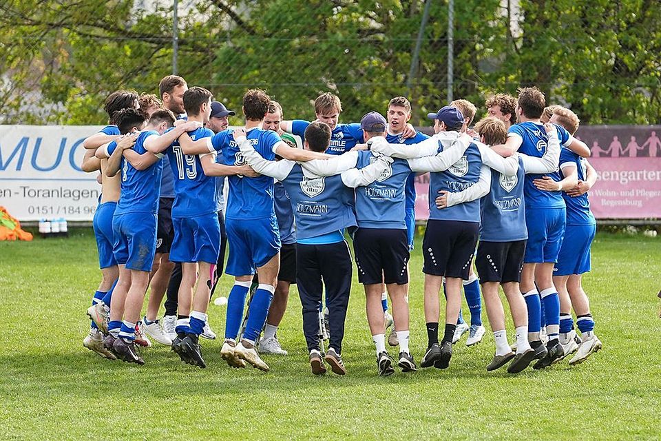 Freude bei den Bergler Buam: Mit einem Auswärtssieg in Undorf bleibt Großberg im Stechen um Platz zwei weiter im Geschäft.