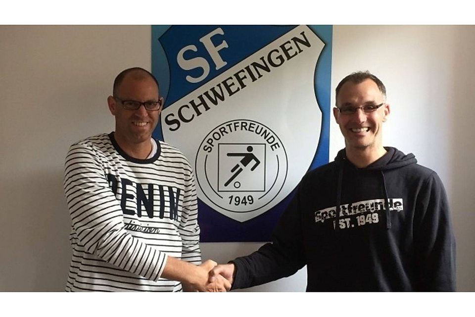 SFS-Obmann Daniel Gruber (links) und Trainer Mike Schippers. - Foto: SF Schwefingen.