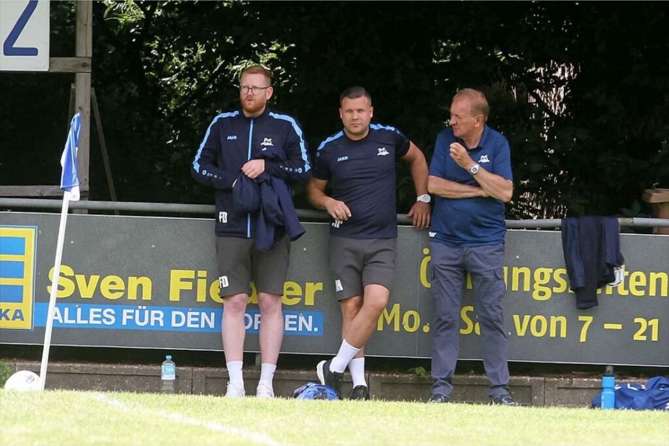 Trainer Fabian Doege (li., Preetzer TSV) ärgerte sich über das Zustandekommen der beiden Gegentreffer. Trainer Fabian Doege (li., Preetzer TSV) ärgerte sich über das Zustandekommen der beiden Gegentreffer.
