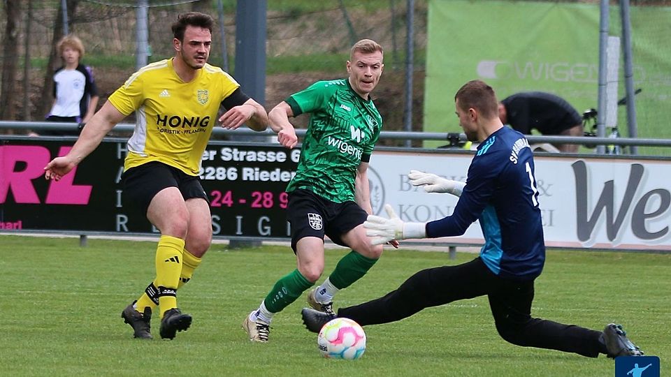 Kann Tabellenschlußlicht SV Hahnbach II (in Gelb-Schwarz) beim Saisonfinale den direkten Abstieg noch verhindern?