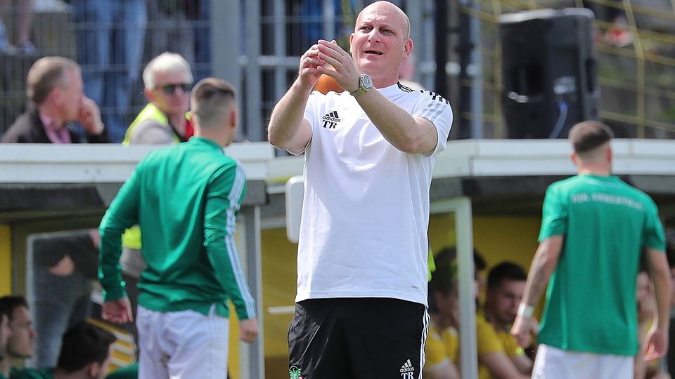 Tobias Rösl hat seit 2014 die sportliche Leitung bei der DJK Ammerthal inne. Nun springt er erneut als Trainer ein – und will die Mannschaft unbedingt zum Bayernliga-Erhalt führen.
