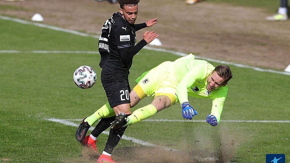 Löwen-Keeper Marco Hiller sicherte seinen Farben den Einzug in die nächste Runde 