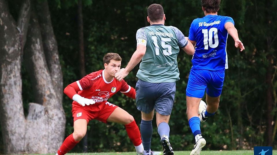 Leander Schmidt (links, hier gegen den SV Gonsenheim) schätzt die Unterstützung von Gau-Odernheims Torhüterlegende Daniel Diel.