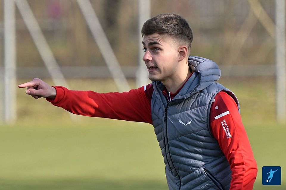 Trainer-Jungspund Lorenz Kowalski kann mit seinem Team den SpVgg Punkte-Rekord in der Landesliga knacken 