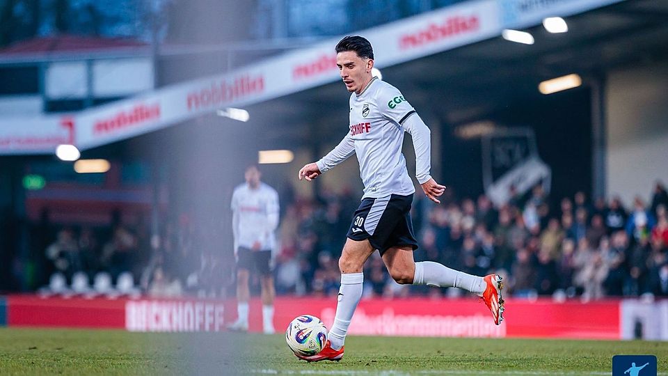 Der SC Verl spielt um den Aufstieg in die 2. Bundesliga mit und könnte mit dem Aufstieg auch Gütersloh oder Lotte glücklich machen.