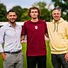 Luka Tankulic (links) und Dennis Kocker (rechts) mit Dominik Limprecht.