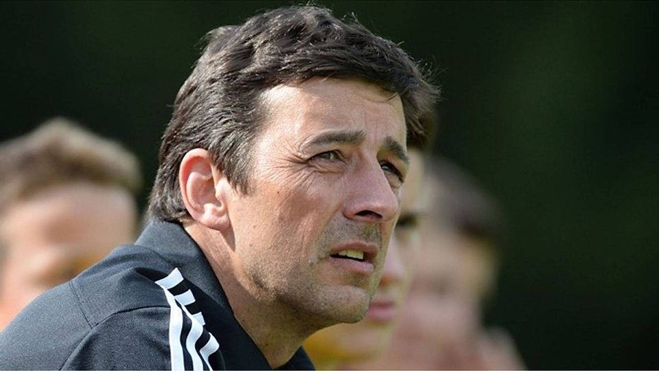 Für Trainer Andreas Binder ist Fußball beim SV Hölzlebruck ein unbezahlbares Vergnügen.  | Foto: Patrick Seeger