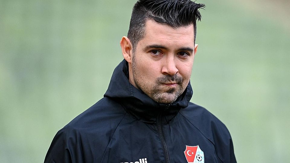Trainer Alper Kayabunar kassierte mit Türkgücü München am Sonntag im fünften Pflichtspiel 2024 die fünfte Niederlage.
