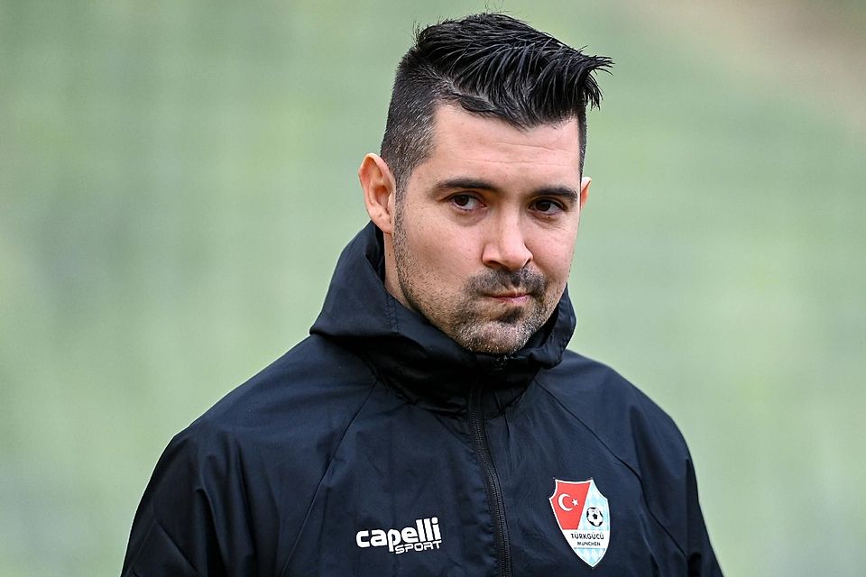 Trainer Alper Kayabunar kassierte mit Türkgücü München am Sonntag im fünften Pflichtspiel 2024 die fünfte Niederlage.