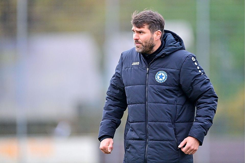 FC Wacker München verlängert vorzeitig mit Trainer - Fabian Lamotte fiebert Rückrundenstart entgegen.