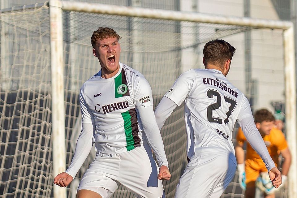 Ein Doppelpack für den Auswärtsdreier: Felix Rippert (l.) bejubelt einen seiner beiden Treffer am Audi-Sportpark. 