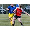 Jan Pyka (r.) schießt seinen SC Waldgirmes U23 in einem am Ende dramatischen Duell in der Fußball-Gruppenliga Gießen/Marburg gegen die SG Obbornhofen/Bellersheim zu einem ganz wichtigen 2:1-Heimerfolg. (Archivfoto) © Jenniver Röczey