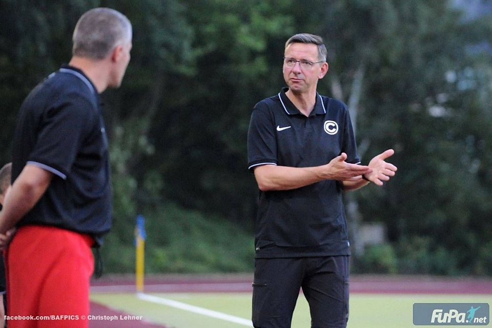 Bernd Upmeier (r.) ist nicht mehr Trainer des SC Charlottenburg. Foto: Christoph Leher