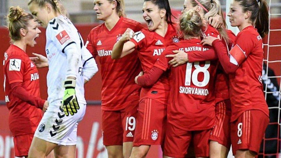 Die Frauen des FC Bayern kommen aus dem Jubeln und Siegen nicht mehr raus.