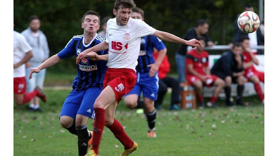 Endspurt: Die Bezirksfußballer (hier: Machtolsheim gegen FC Blaubeuren) kämpfen in den kommenden Wochen um Aufstieg und Klassenerhalt.