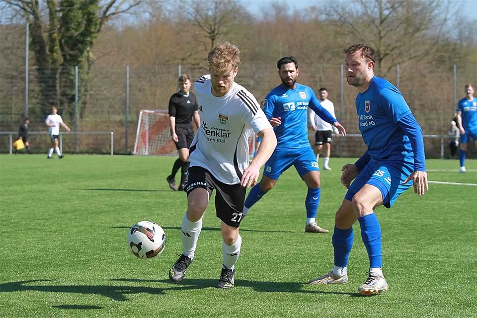 Rune Möller (TSV Kronshagen) legte mit dem Blitzstart den Grundstein für ein gutes Rennen. Rechts Erik Wegner 8TSV Friedrichsberg-Busdorf).