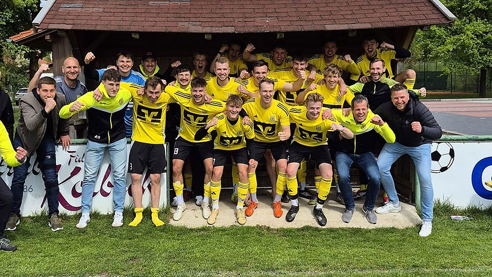 Etappenziel erreicht: Der SV Hahnbach ist Vizemeister der Bezirksliga Nord und kämpft ab nächster Woche in der Relegation um den Aufstieg.
