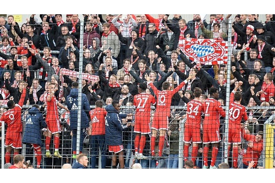 So sehen Sieger aus: Der FC Bayern II feierte gegen die Löwen sein zweites „zu null“ in Folge. F: Leifer