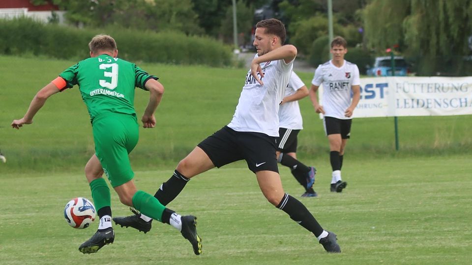 Der Wille war da: Matthias Rohrmoser (in Weiß) und dem TSV Hohenpeißenberg gelang es zwar, einen 0:2-Rückstand aufzuholen, zwei späte Gegentreffer besiegelten jedoch das Pokal-Aus des Kreisklassen-Aufsteigers.