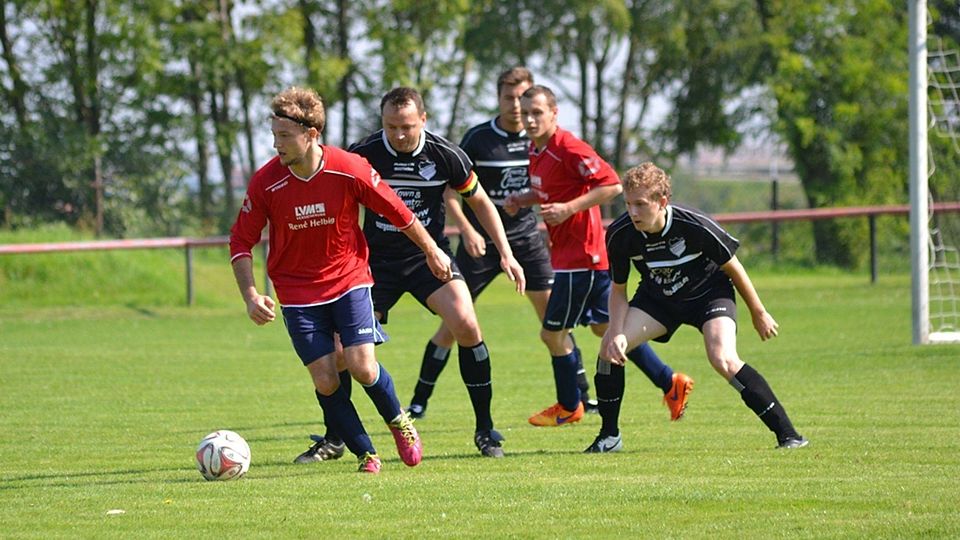 Nietleben II (schwarz) und ESG Halle II trennten sich torlos. F: Schulze