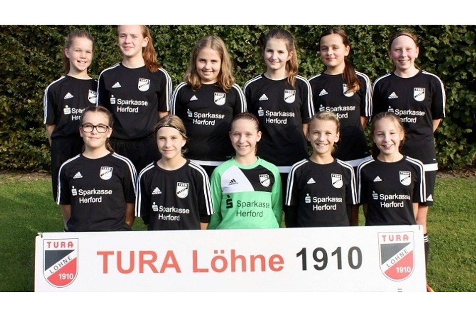 Sie freuen sich: Die D-Juniorinnen von TuRa Löhne sind Kreismeister in der Kreisliga A Herford/Minden/Lübbecke.