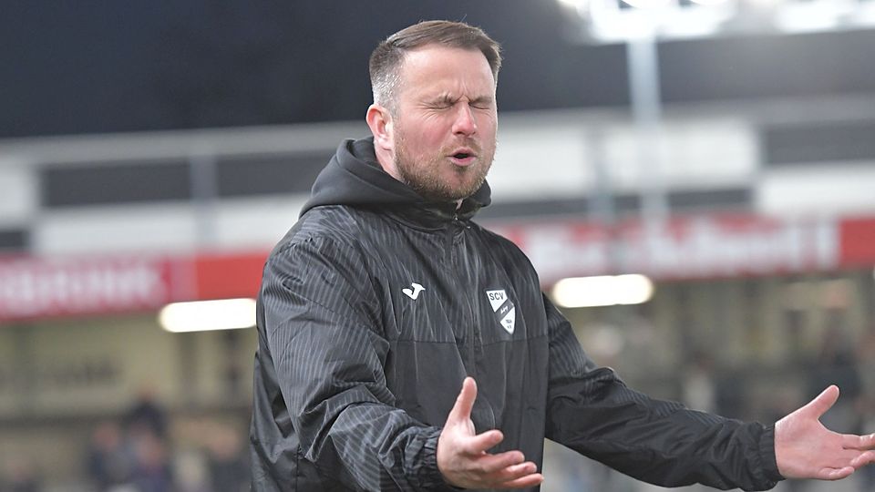 Der Verler Trainer Przemek Czapp konnte kaum hinsehen: Seine U21 verlor mit 2:8.