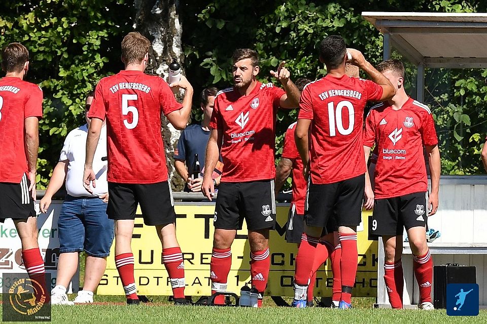 Daniel Hartl (Mitte) gibt beim TSV Hengersberg weiterhin die Richtung vor.