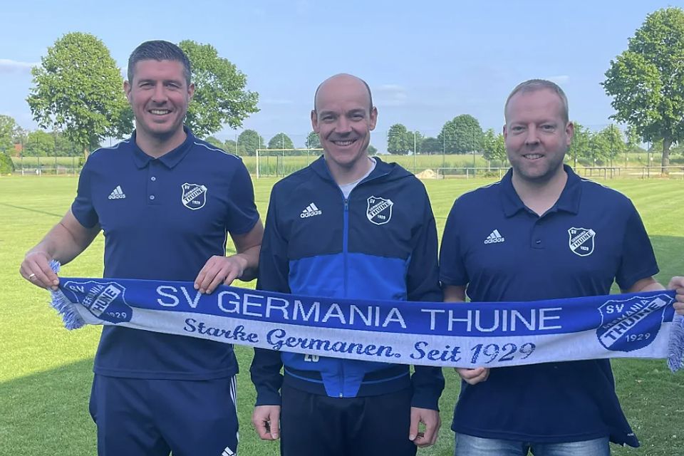 Von links: Trainer Carlo Nieman, Bernd Kölker und Co-Trainer Peter Bäumer